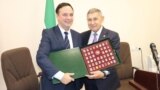 Тарих институты мөдире Радик Салихов һәм Татарстан фәннәр академиясе президенты Рифкать Миңнеханов