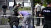 A rendőrség letartóztatja Robert Fico merénylőjét, a 71 éves Juraj Cintulát, Nyitrabánya, 2024. május 15. 
