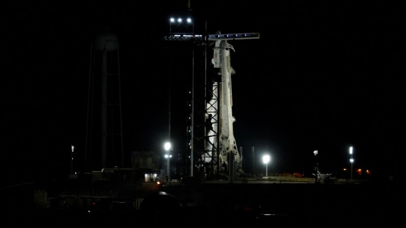 НАСА жана SpaceX корпорациясынын кемеси учурулбай калды