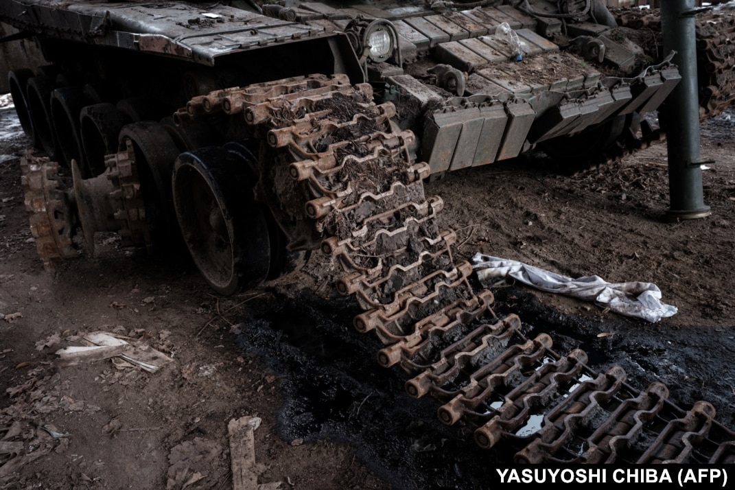 Ukrainian Mechanics Refurbish Captured Russian Tanks To Battle