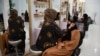 مشکلات آرایشگران در افغانستان؛ « اجازه کار را از ما گرفتند٬ حالا سرگردان پیدا کردن نفقه هستیم»