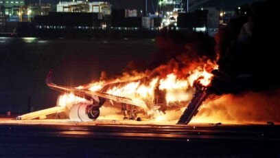 Самолет на Japan Airlines изгоря при кацане на летище Ханеда