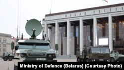Військова техніка, яку міністерство оборони Білорусі, вивело до палацу Республіки в Мінську, лютий 2023 року 