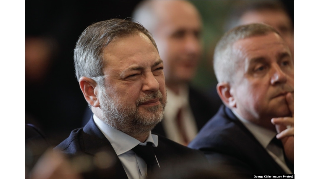 Liberalii Dan Motreanu (s) și Daniel Buda (d), la declarațiile comune susținute la Parlament cu ocazia oficializării listelor comune PSD-PNL.