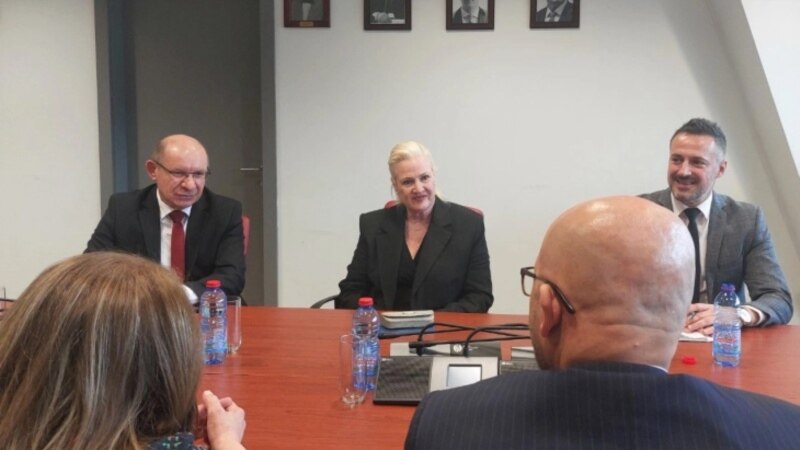 Прва средба на амбасадорката на САД, Агелер со новоизбраниот државен обвинител Коцевски