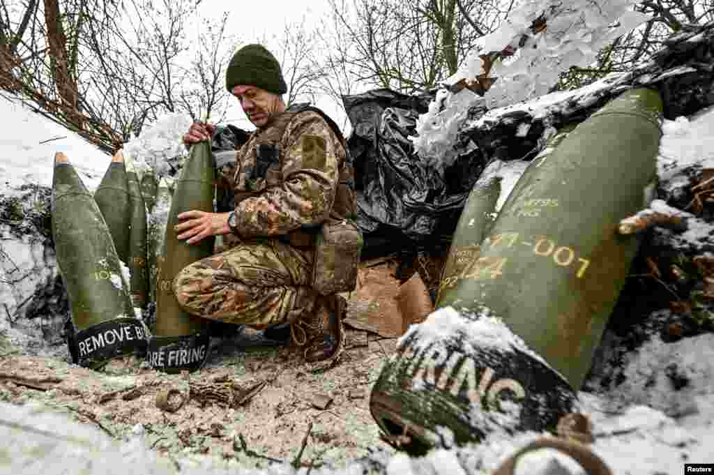 155 mm artillery rounds