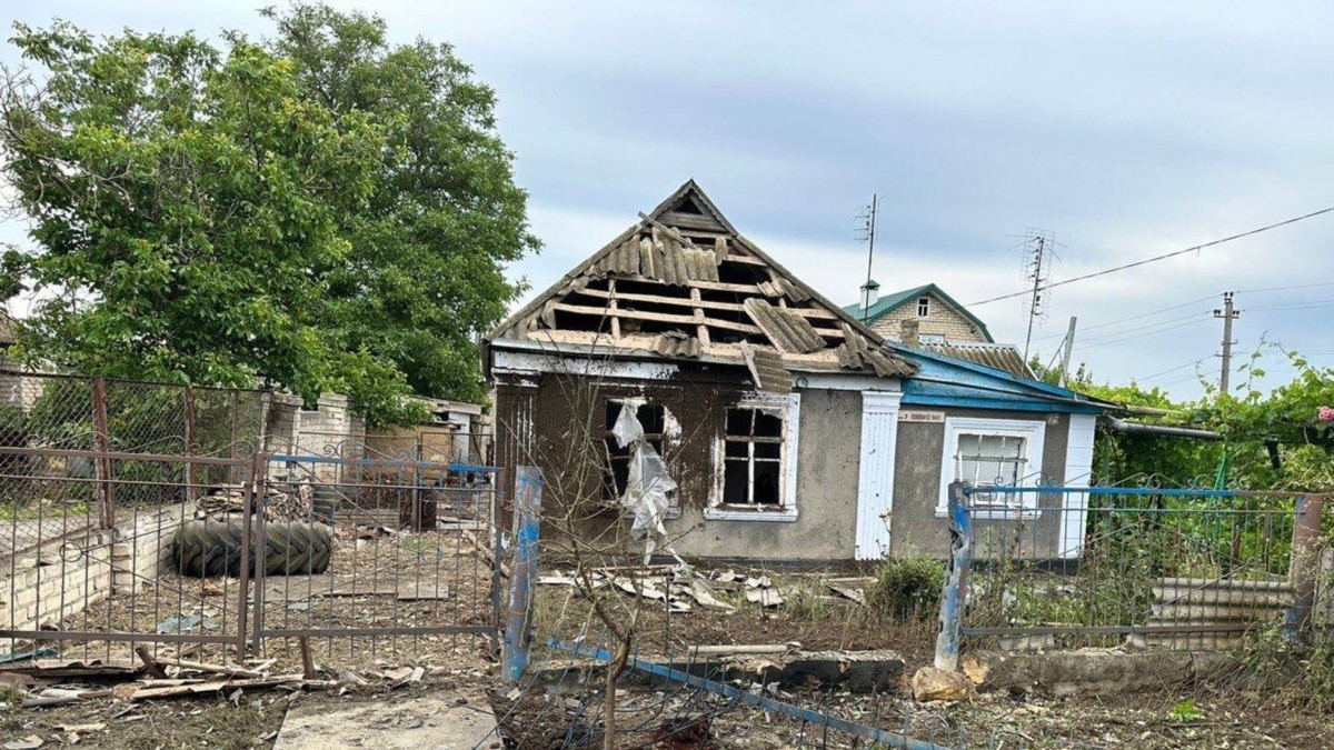 Війська РФ завдали «потужного удару» по центру Буди-Вороб’ївської на Чернігівщині, є поранені – Чаус
