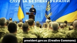 President Volodymyr Zelenskiy meets with officers of the SBU in March.