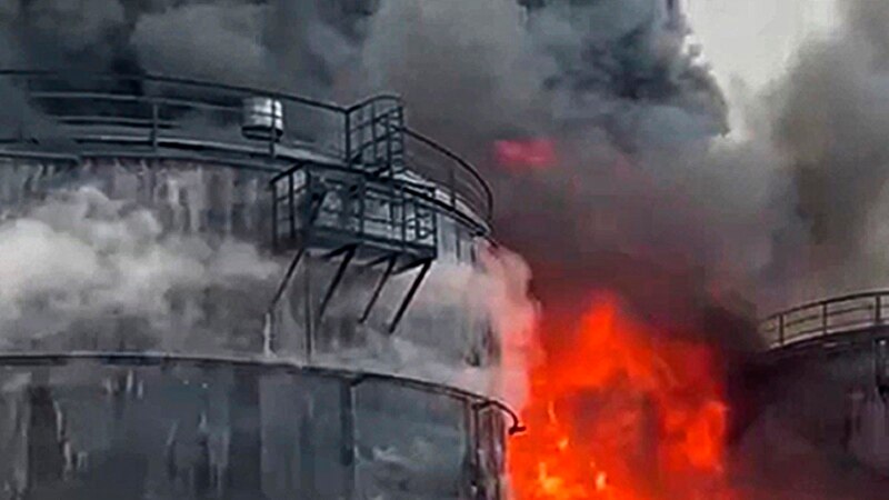 На нефтезаводе в Краснодарском крае возник пожар из-за атаки дронов