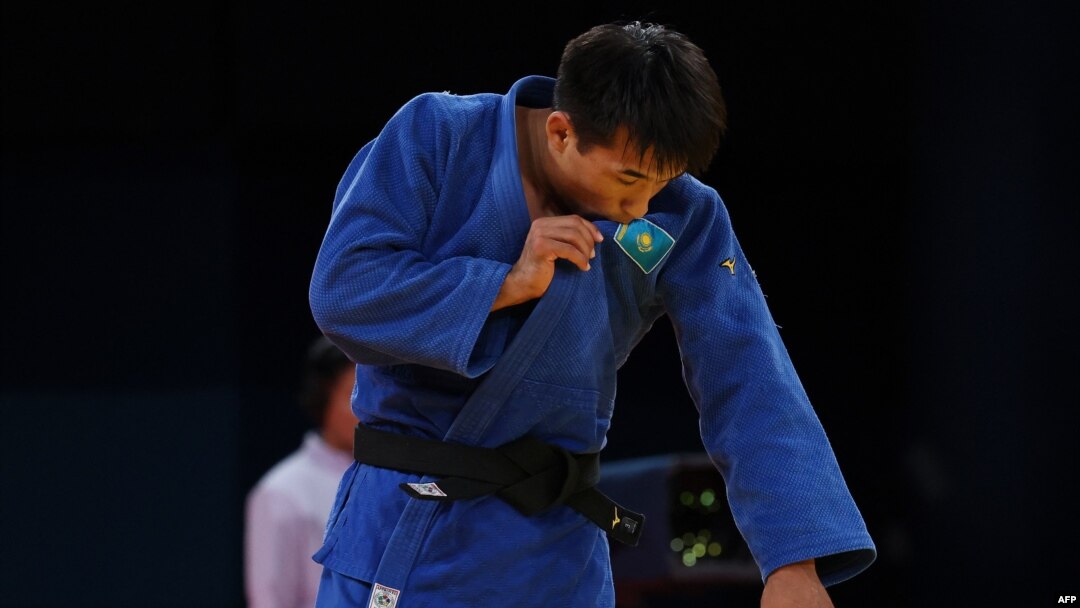 Көшеде ақша үшін минет