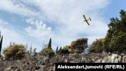 Protivpožarni avion iznad brda Gorica