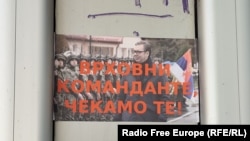 Jedan od postera u Severnoj Mitrovici posvećen predsedniku Srbije Aleksandru Vučiću, 30. juna 2024.