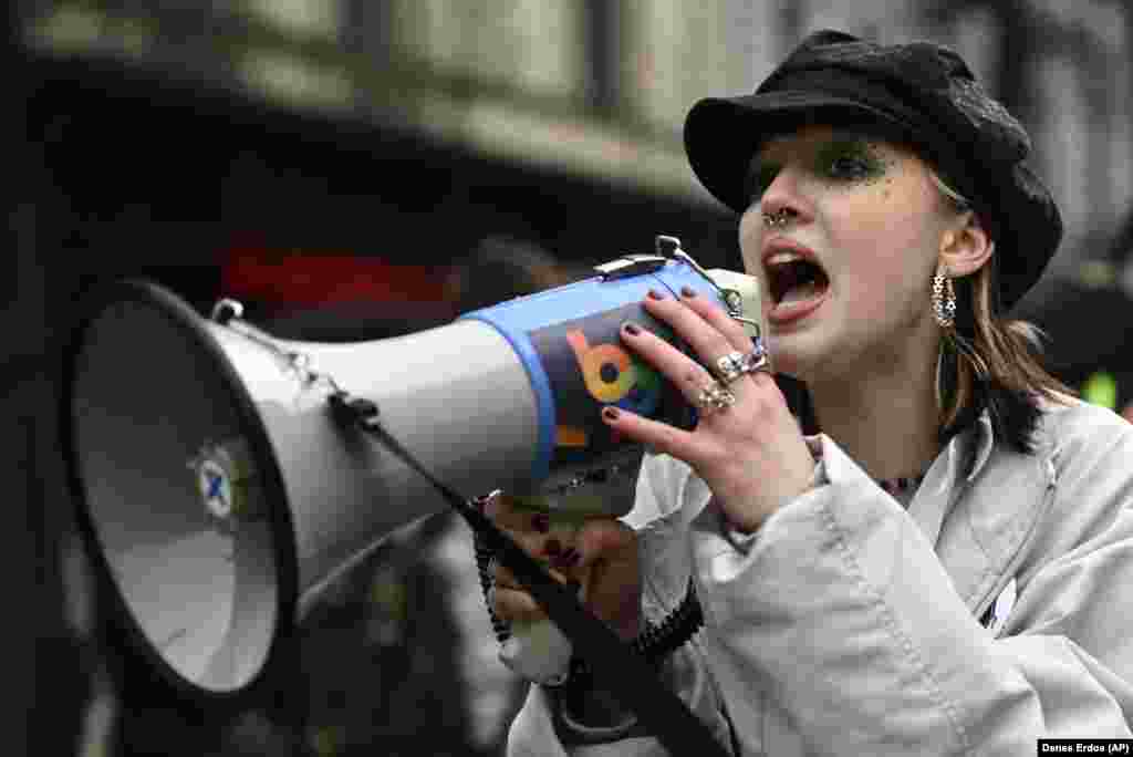 Marchers chanted slogans such as &quot;No teachers, no future&quot; and &quot;Striking is a basic right.&quot; The groups have also demanded the repeal of legislation that limits teachers&#39; right to strike. &nbsp; 