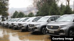 Кызматтык унааларды район жетекчилерине тапшыруу учуру. “Chevrolet Captiva” үлгүсүндөгү унаалар. Жалал-Абад облусу. 25-февраль, 2023-жыл.