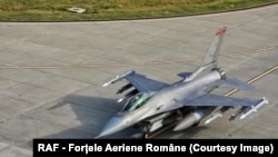 Primul avion de luptă F-16 donat Ucrainei de Țările de Jos va ajunge în noiembrie în România, unde piloții ucraineni vor fi instruiți. 
