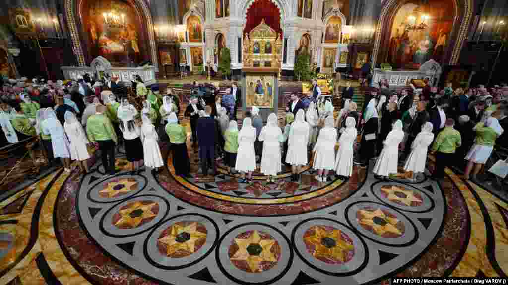 Orthodox believers gather to view the Trinity. Though no miraculous event is attributed to the icon, it is considered one of Russia&#39;s most beautiful and important examples of ancient art that draws its traditions from the Byzantine era.