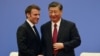 Илустрација, архивска фотографија, средба меѓу францускиот претседател Емануел Макрон и кинескиот лидер Си Џинпинг