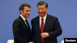 French President Emmanuel Macron and Chinese President Xi Jinping meet in Paris on May 6.