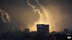 Dim i eksplozije uzrokovane izraelskim bombardovanjem na horizontu na sjeveru Gaze, 28. oktobra