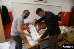 Броене на гласове в секция в Диарбекир