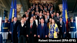 Участники первой Черноморской конференции по безопасности международной "Крымской платформы". Бухарест, 13 апреля 2023 года