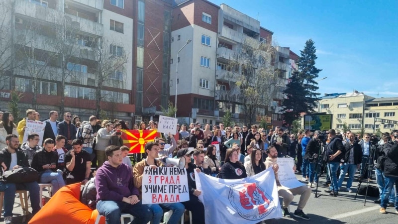Студентски револт: ФИНКИ пред Влада побара сопствена зграда 