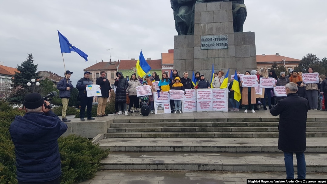 Zeci de refugiați ucraineni au protestat la Arad din cauză că nu și-au primit de șapte luni banii cuveniți pentru cazare și masă
