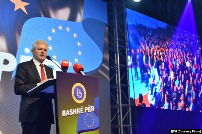 Ali Ahmeti gjatë një fjalimi.
