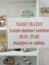 Većini trgovina u Crnoj Gori je od 2019. zabranjen rad nedjeljom. Natpis na jednom od butika u Starom gradu, Budva, 9.maj 2024.godine