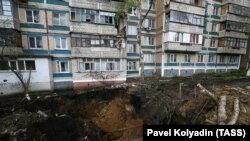 ადგილი, სადაც რუსულ გამანადგურებელს, „სუ-34-ს“ ბომბი ჩამოუვარდა. ბელგოროდი, რუსეთი. 22 აპრილი, 2023.