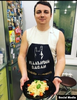 „Egy igazi csávó” – a Hollandia által feketelistára tett orosz diplomata, Dmitrij Barabin Instagram-fotója, aki a belgrádi orosz nagykövetségen tűnt fel