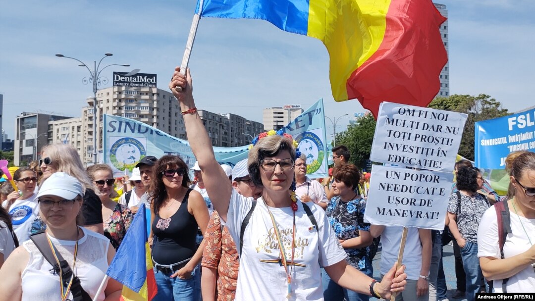 Profesoara Alina Durbac spune că a ieșit în stradă nu numai pentru salariile profesorilor, ci pentru întreg sistemul de învățământ.
