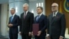 De la stânga la dreapta: Edgars Rinkēvičs (Letonia), Gitanas Nausėda (Lituania) Dorin Recean (R. Moldova) și Alar Karis (Estonia), după semnarea declarației de sprijinire a integrării Moldovei în UE.