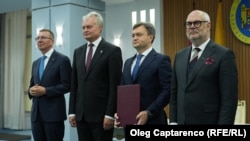 De la stânga la dreapta: Edgars Rinkēvičs (Letonia), Gitanas Nausėda (Lituania) Dorin Recean (R. Moldova) și Alar Karis (Estonia), după semnarea declarației de sprijinire a integrării Moldovei în UE.