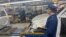 Сотрудник прокуратуры проводит проверку на заводе УАЗ после сообщений о нарушении прав работников