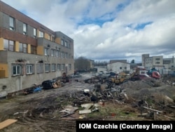 Подвір'я одного з колективних центрів, в якому живуть українські біженці, поблизу Карлових Вар. Чехія, 2024 рік