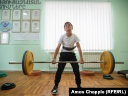 Misak Galchian during a weightlifting session