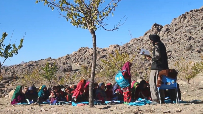 تاثیر ناگوارسیلاب‌ها در افغانستان؛ صد‌ها دانش آموز صنف درسی ندارند  