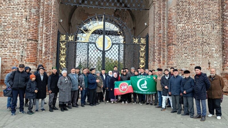 Dozens Of Tatar Activists Commemorate Victims Of Kazan's Fall In 1552