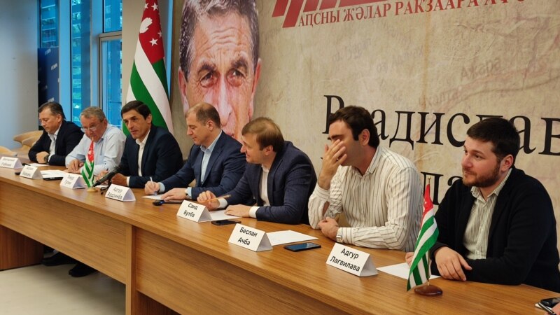 Абхазская оппозиция объяснила, почему выводит людей на улицу