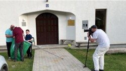 Serhiy Morgunov, fotograf iz Kijeva, tokom rada na dokumentarcu u Žepi, na istoku BiH, april 2024. 