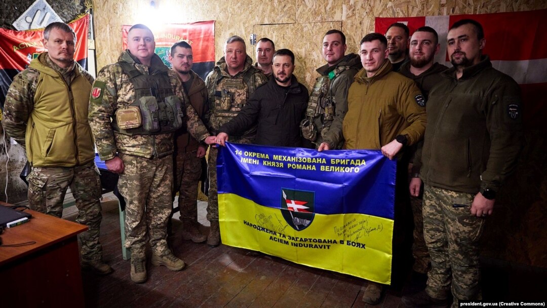 Зеленски со украинските војници во Купјанск, Украина, 19 февруари 2024 година