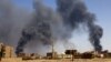 Dim se diže iznad zgrada nakon zračnog bombardovanja, tokom sukoba između paravojnih snaga za brzu podršku i vojske u Sjevernom Kartumu, Sudan, 1. maja 2023. 