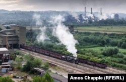 A Kriegslok shunts coal wagons at the Sikulje mine on August 6.