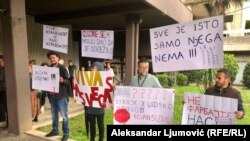 Protest Sindikata ispred zgrade RT Crne Gore, 24. april 2023. 