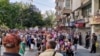 Пензионерите на протест пред седиштето на Сојузот на здруженија на пензионери во Скопје