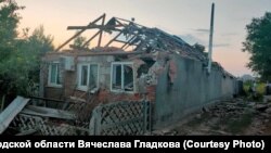 O casă din satul Novaia Tavoljanka, regiunea Belgorod, distrusă de bombardamente pe 15 iulie 2024.