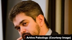 Profesorul Theodor Paleologu spune că Georgescu s-a îndepărtat de partidul AUR pentru că ar fi fost prea extremist pentru formațiunea condusă de George Simion.