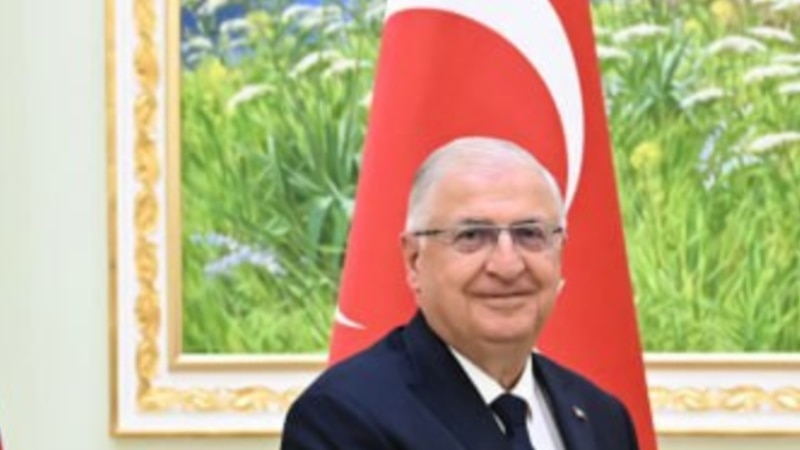 Türkmen ýolbaşçylary türk ministri bilen harby hyzmatdaşlygy maslahatlaşdy