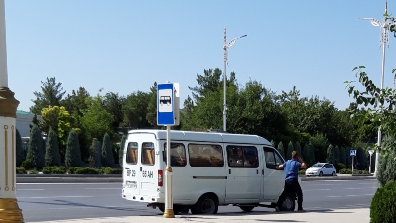 Aşgabat-Ahal aralygynda jemgyýetçilik transportyna ýolagçylar ençeme sagatlp garaşýarlar